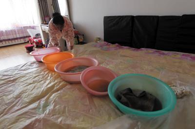 凤县楼上漏水，住户失联，小区没物管，业主维权难！律师来支招……